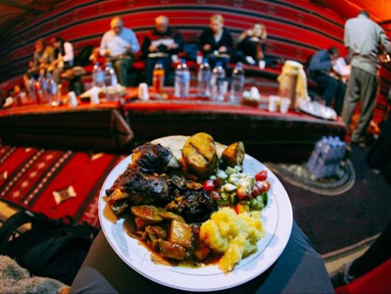 ラクダ乗り体験＆ベドウィンディナー　砂漠の中心で過ごす特別な夜＜英語／シャルム・エル・シェイク発＞