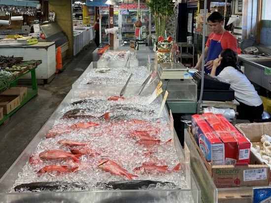 ダウンタウングルメウォーキングツアー　食通ガイドがご案内！現地で人気のローカルグルメを食べ歩き＜4時間／日本語ガイド＞