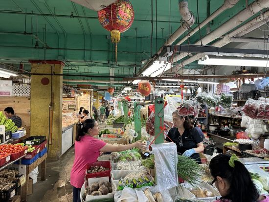 ダウンタウングルメウォーキングツアー　食通ガイドがご案内！現地で人気のローカルグルメを食べ歩き＜4時間／日本語ガイド＞