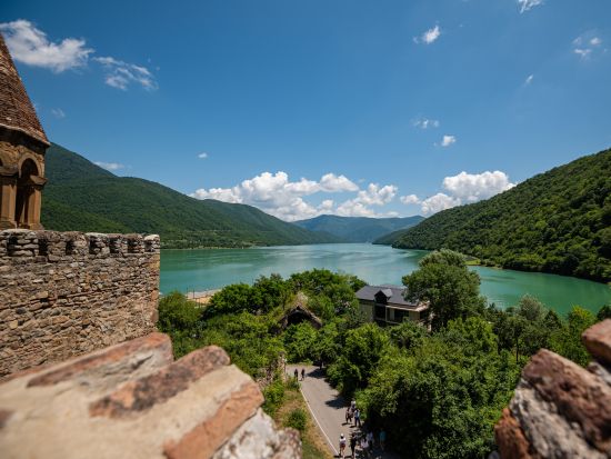 古代都市ムツヘタ＆城塞都市アナヌリ 1日観光ツアー　ジョージア料理のランチ付き＜貸切／日本語ガイド／6時間／トビリシ発＞