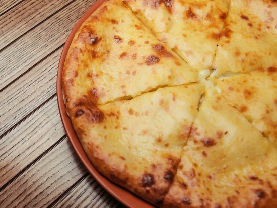 Georgia_Khachapuri_AdobeStock_375023878