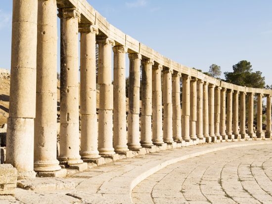 古代ローマ都市遺跡をご案内！ウンム・カイス＋ジェラシュ1日観光＜貸切／英語or日本語／アンマン発着／昼食付＞