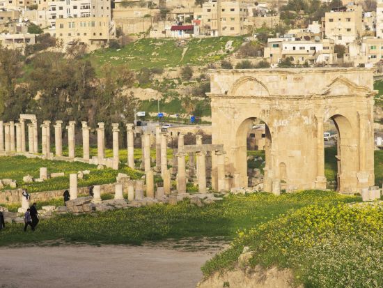 ヨルダン北部日帰り観光 アンマン市内＋ジェラシュ＋アジュルン城観光＜貸切／英語or日本語／アンマン発着／昼食付＞