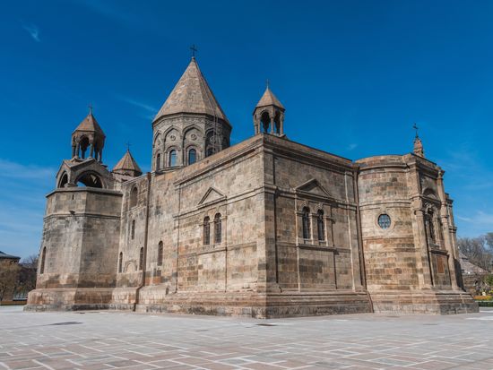 Etchmiadzin Cathedral_AdobeStock_719521592