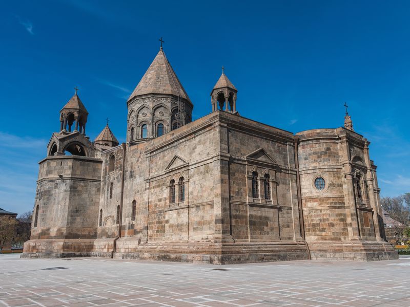 Etchmiadzin Cathedral_AdobeStock_719521592