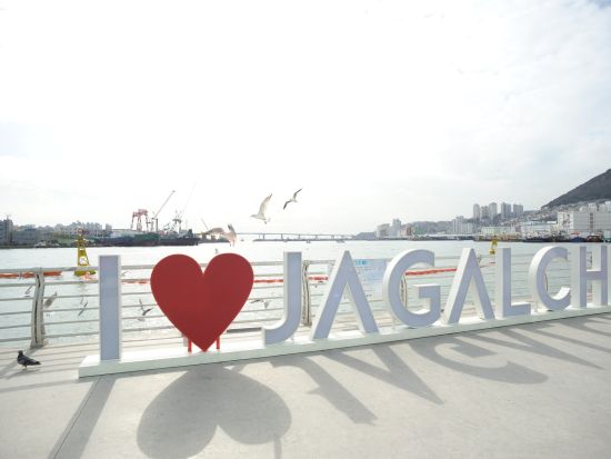 釜山の市場めぐりウォーキングツアー　チャガルチ市場＆国際市場＆富平市場 ＜日本語ガイド／交通カード＆南浦洞の手作り地図付き＞by マイバス（ロッテJTB）