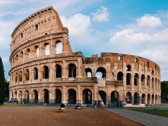 3時間で古代ローマの栄華を体感！世界遺産コロッセオ＋フォロ・ロマーノ＋パラティーノの丘ツアー アリーナ入場付きプラン有り＜日本語ガイド／混載＞＊即予約確定
