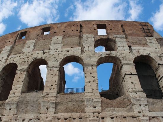 3時間で古代ローマの栄華を体感！世界遺産コロッセオ＋フォロ・ロマーノ＋パラティーノの丘ツアー アリーナ入場付きプラン有り＜日本語ガイド／混載＞＊即予約確定