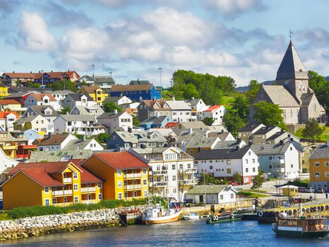 Norway_Kristiansund_AdobeStock_286446576