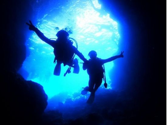 ファンダイビング ライセンス保有者対象 青の洞窟など3つのポイントから開催ポイントを選んで沖縄の海を楽しむ＜初心者ダイバー歓迎／1ダイブ／2時間／恩納村発＞