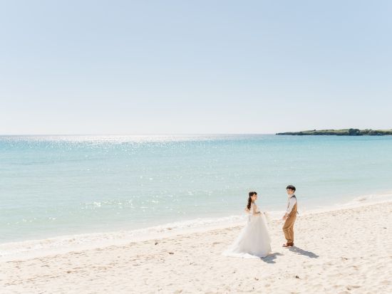 宮古島ウエディングフォトプラン 選べる4プランをご用意 抜群のロケーションで一生に一度の思い出を＜撮影データ・衣装・メイク・小物レンタル付／宮古島＞