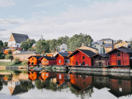 シポーンコルピ国立公園ハイキング＆古都ポルヴォー 日帰り観光ツアー＜貸切／アウトドアランチ付／英語ガイド／ヘルシンキ発＞