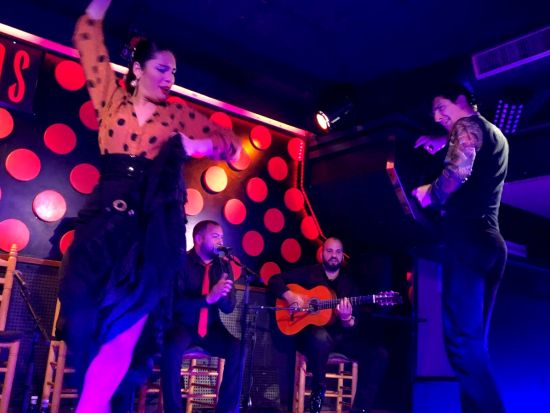 バルセロナ タパスツアー　3軒のバル巡り＆老舗タブラオ「ロス・タラントス」フラメンコ鑑賞 ＜タパス5品＆ドリンク3杯／日本語＞