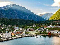 Eidfjord_AdobeStock_591586868