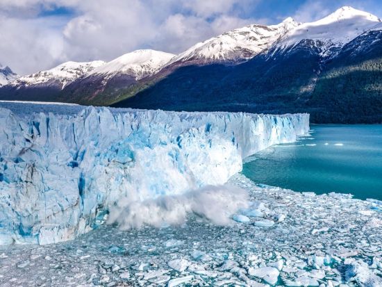 パタゴニア・ペリトモレノ氷河 遊歩道散策ツアー　息をのむような絶景を鑑賞！＜英語ガイド／エル・カラファテ発着＞