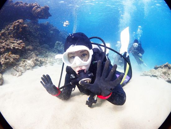 ビーチ体験ダイビング　水中写真プレゼント！持ち物は水着とビーチサンダルだけ！（シャワー・更衣室・ドライヤー・タオル完備）