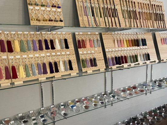 伝統工芸「京念珠」づくり体験 オリジナルお守りブレスレットを製作＜約60分／京都＞