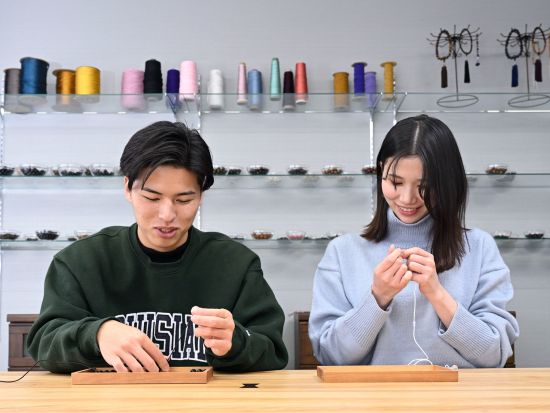 伝統工芸「京念珠」づくり体験 オリジナルお守りブレスレットを製作＜約60分／京都＞