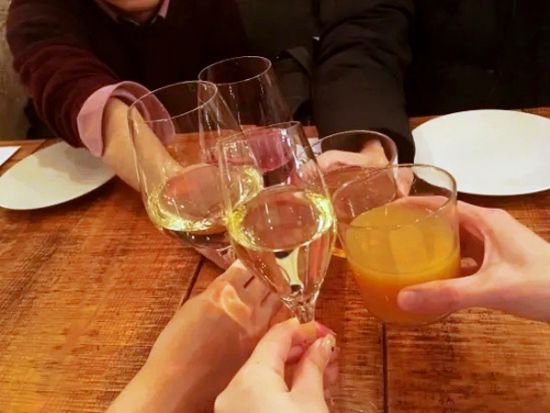 バルセロナ タパスツアー　3軒のバル巡り＆旧市街散策　選べる昼または夜プラン＜タパス5品＆ドリンク3杯／日本語＞