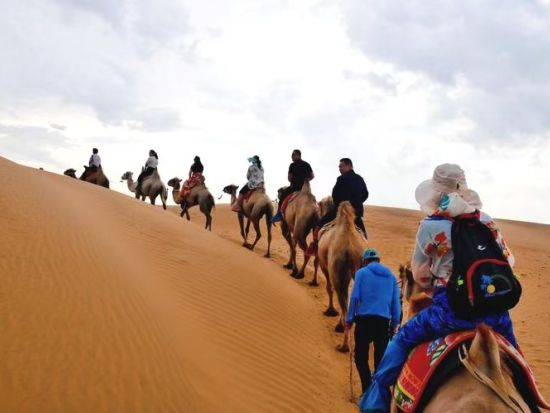 【5～10月限定】上海発 内モンゴル2泊3日ツアー シラムレン大草原＋クブチ砂漠＋フフホト観光＜日本語ガイド／ゲル1泊＋ホテル1泊・往復航空券付＞