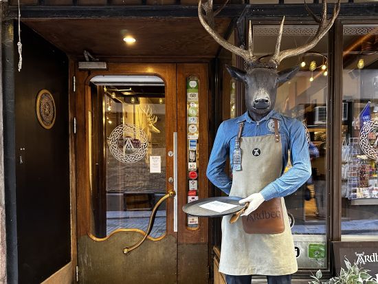 ストックホルム グルメウォーキングツアー　プリンセスケーキなど名物フードを食べ歩き！＜英語／約3時間＞