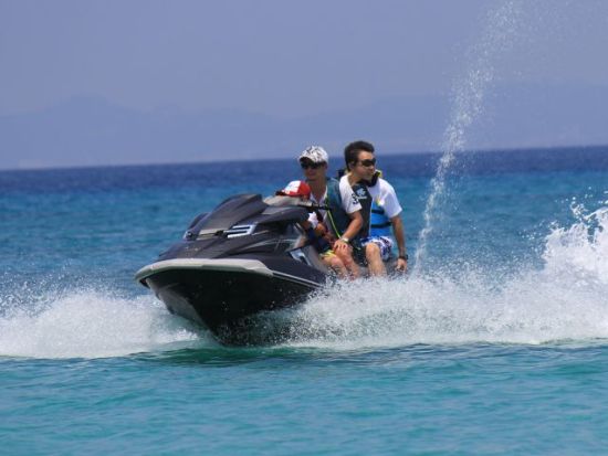ジェットスキーレンタル 1時間プラン 1～3名で利用しても同じ料金！複数人の参加でお得なプラン＜特殊小型免許要／宜野湾＞