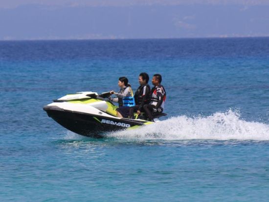 ジェットスキーレンタル 1時間プラン 1～3名で利用しても同じ料金！複数人の参加でお得なプラン＜特殊小型免許要／宜野湾＞