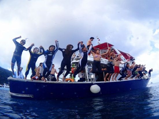 慶良間1日体験ダイビング+シュノーケリング 2～3ポイント回遊してケラマの海を満喫♪GoProレンタル付プランあり！＜約7～8時間／那覇市内送迎無料／那覇市発＞