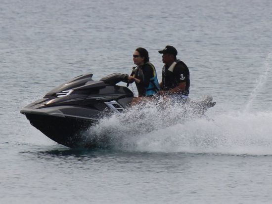 ジェットスキー操船体験&シュノーケリング　免許がなくてもOK！透明度抜群サンゴ礁エリアでシュノーケリングも満喫＜30分／宜野湾＞