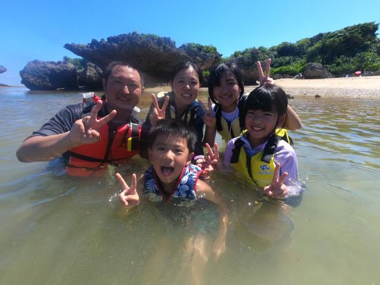 貸切シュノーケリング体験　最大7名の少人数制！沖縄フィッシュウォッチングツアー＜2歳から参加OK／恩納村発＞ 