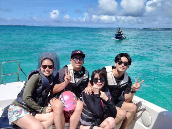 ジェットツーリング　穴場スポットの津堅島や浮原島で自由にジェットスキーを堪能！＜特殊小型船舶免許要／180分／沖縄マリーナ発＞