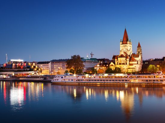 ドナウ川ディナークルーズ ライブ演奏付き＜木曜／3時間／ウィーン発＞