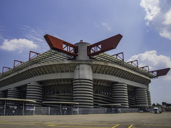 サン・シーロ・スタジアムを見学！日本語ガイドツアー＜ミラノ発＞ by Max Harvest