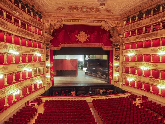 ミラノ・スカラ座オペラ／バレエ　チケット予約 + アペリティーボ体験＜3rdカテゴリ席／日本語ガイド＞