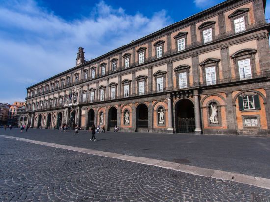 【プライベートツアー】4時間でさくっと巡る！ナポリ市内半日ウォーキングツアー＜ガイド貸切／午前／日本語／ナポリ発＞ by Zenzero