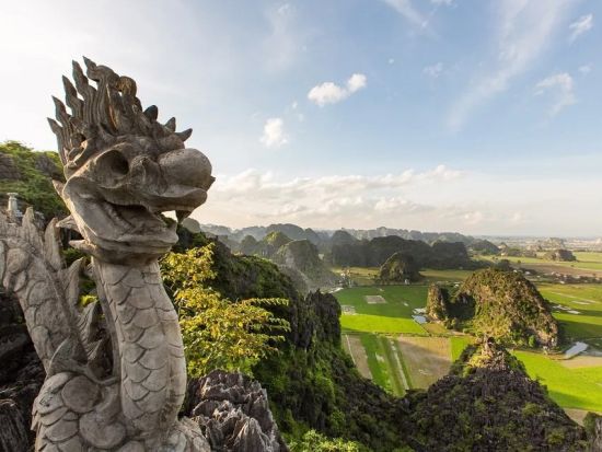 世界遺産チャンアン＋古都ホアルー＋ムア洞窟観光ツアー　選べるクアンフーカウ線香村立ち寄り＜1日／日本語ガイド／昼食・PHO10の夕食付き／貸切プランあり＞