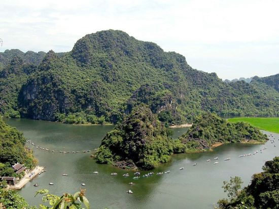 世界遺産チャンアン＋古都ホアルー＋ムア洞窟観光ツアー　選べるクアンフーカウ線香村立ち寄り＜1日／日本語ガイド／昼食・PHO10の夕食付き／貸切プランあり＞
