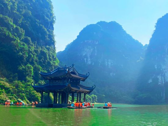 世界遺産チャンアン＋古都ホアルー＋ムア洞窟観光ツアー　選べるクアンフーカウ線香村立ち寄り＜1日／日本語ガイド／昼食・PHO10の夕食付き／貸切プランあり＞