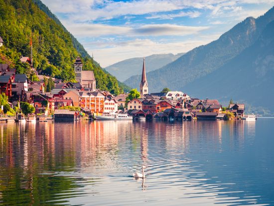 Austria_Hallstatt_Lutheran Church_shutterstock_522916930