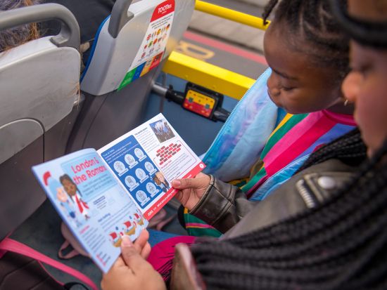 親子で楽しむロンドン！環境にやさしいオープントップバスで巡るキッズ向けツアー＜45分／英語ガイド＞