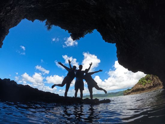 青の洞窟探検＋高確率で会える！ウミガメシュノーケリングツアー 当日予約OK！写真撮影サービス＜2時間／石垣島＞