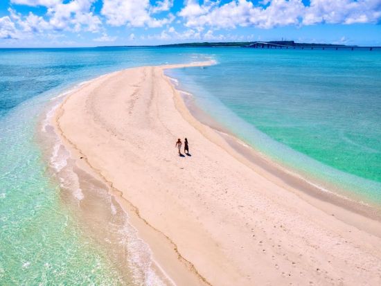 ジェットスキーで行く！ユニの浜上陸ツアー 宮古島の海上を爽快に駆け抜けよう！ 手ぶら参加OK ツアー中の撮影データ付＜1～2名／1～2時間／宮古島＞
