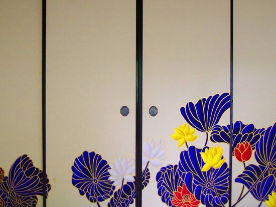 pixta_84031341_青蓮院門跡 蓮の襖絵