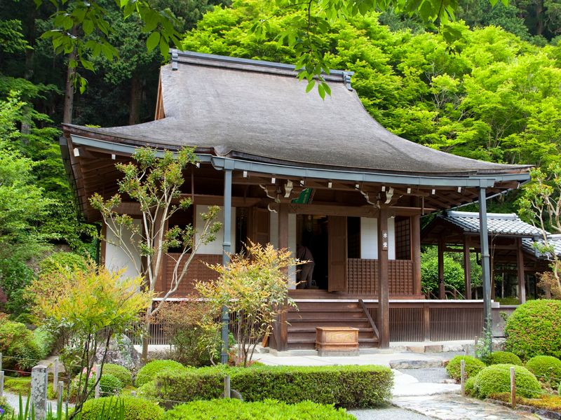 pixta_4833747_寂光院 本堂