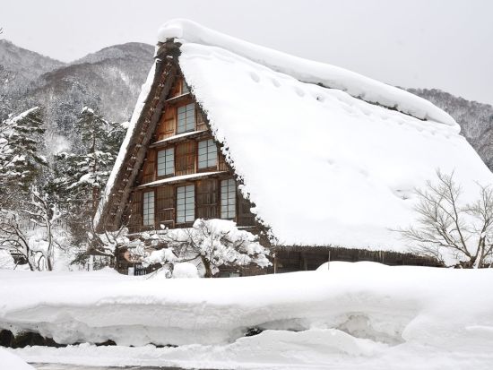 名古屋発日帰りバスツアー 白川郷と飛騨高山＜食事なし／英語対応可能＞