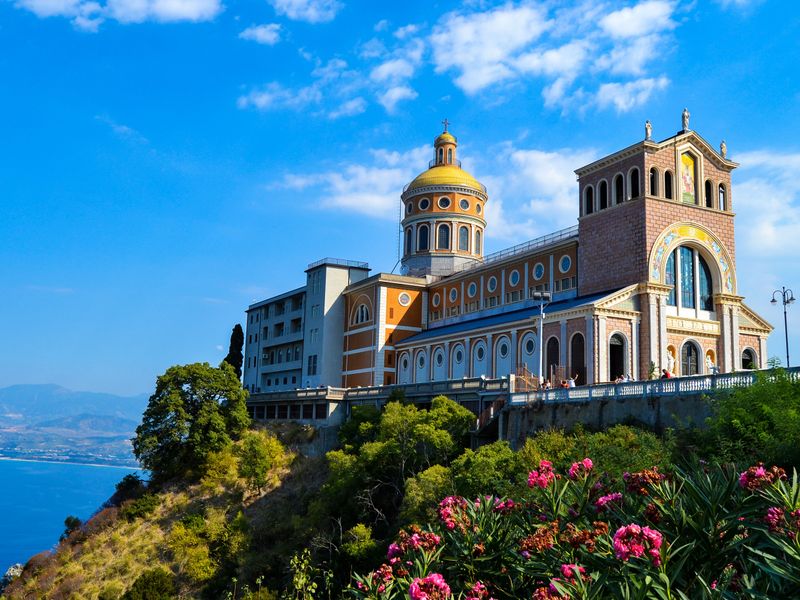 Tindari_Cathedral_AdobeStock_474436892