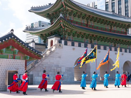 ソウル市内＆郊外観光ツアー　景福宮+守門将交代式+古宮博物館+恩平韓屋村+スタバ北漢山+津寛寺＜昼食とカフェタイム付き／日本語ガイド＞