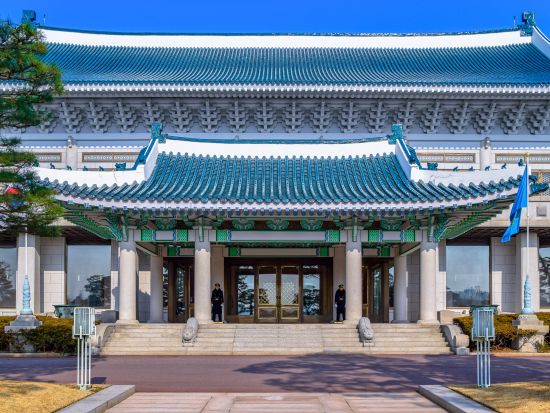 ソウル市内1日観光ツアー景福宮＋守門将交代式＋古宮博物館＋益善洞＋北村＋宗廟＋駱山公園　陳玉華ハルメ元祖タッカンマリ・王妃家サムギョプサル昼食プラン有＜日本語＞