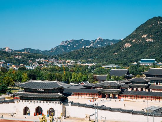 【水土限定】朝～夜よくばり1日観光　景福宮・交代式＋古宮博物館＋益善洞＋北村＋宗廟＋駱山＋国立中央博物館＋解放村・新興市場・108階段 （カフェ・昼食・夕食付）