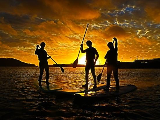 貸切サンライズSUP体験クルージング 1組限定！贅沢体験でココロもカラダもリフレッシュ！初心者大歓迎◎＜約1時間30分／南部 奥武島＞